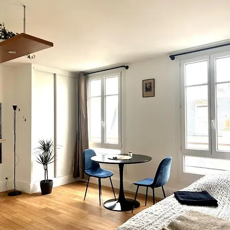 Eiffel Tower - Cosy Париж