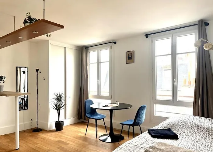 Eiffel Tower - Cosy Paris