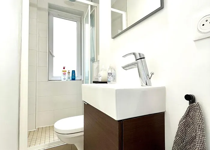 Eiffel Tower - Cosy Paris